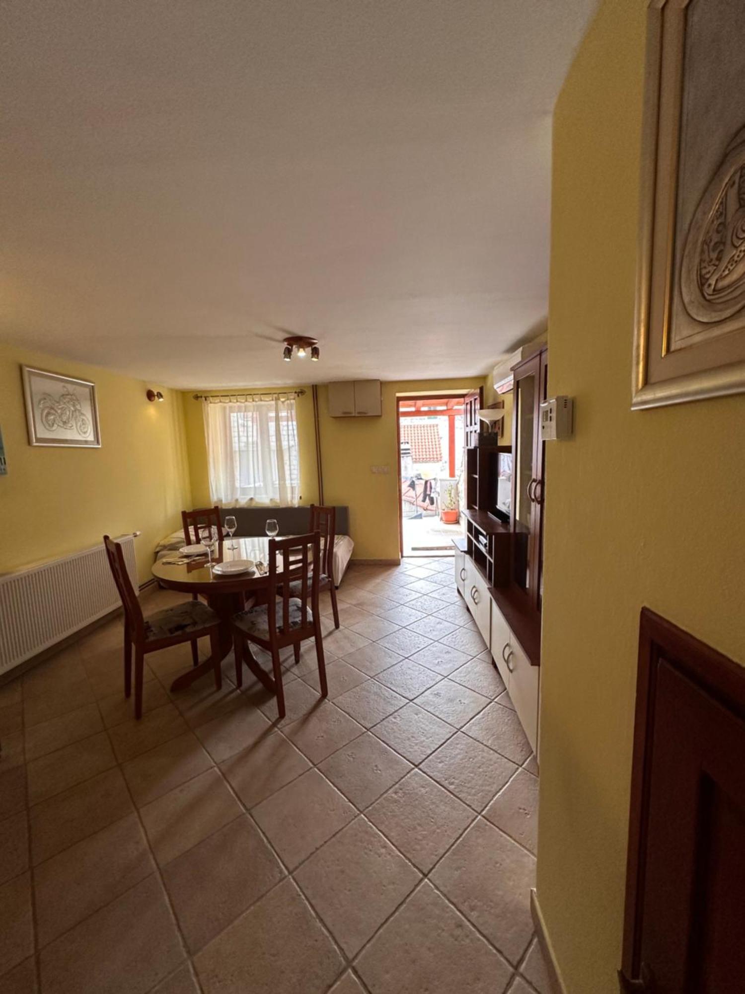 Apartman Lana Каштела Екстер'єр фото